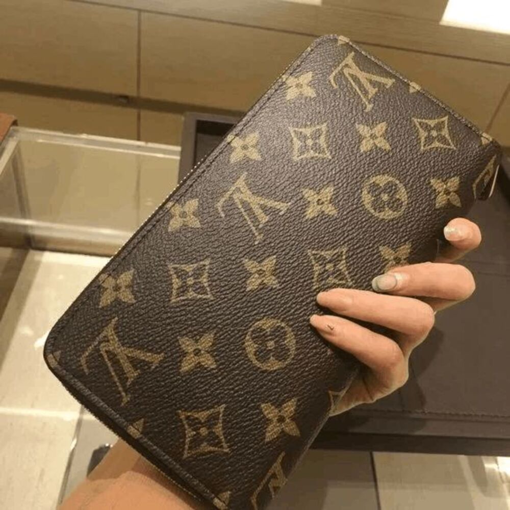 💋💋💋New Purse Zippy Monogram Wallet💋Brown